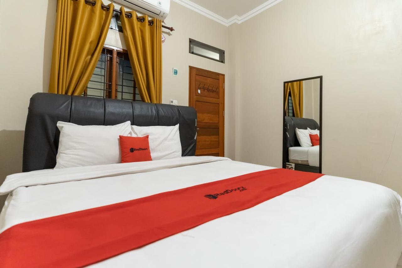 Reddoorz At Joyce Guest House ميدان المظهر الخارجي الصورة