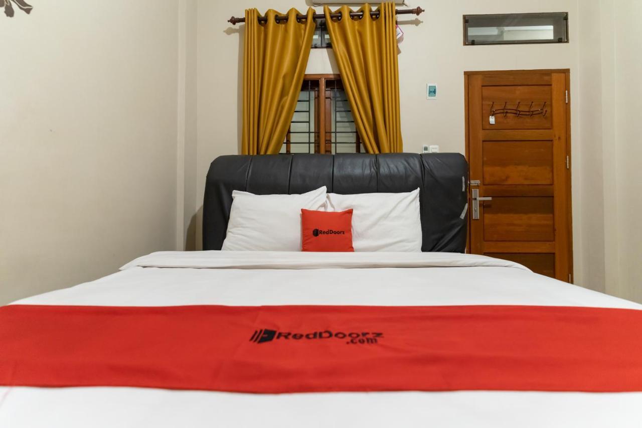 Reddoorz At Joyce Guest House ميدان المظهر الخارجي الصورة