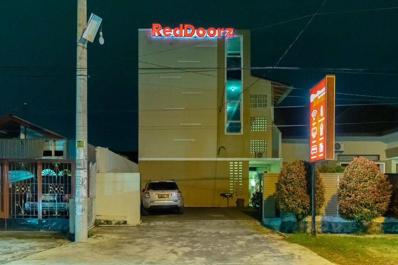Reddoorz At Joyce Guest House ميدان المظهر الخارجي الصورة
