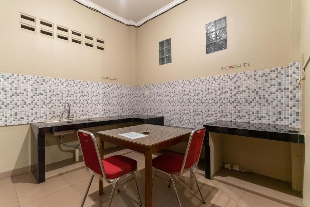 Reddoorz At Joyce Guest House ميدان المظهر الخارجي الصورة