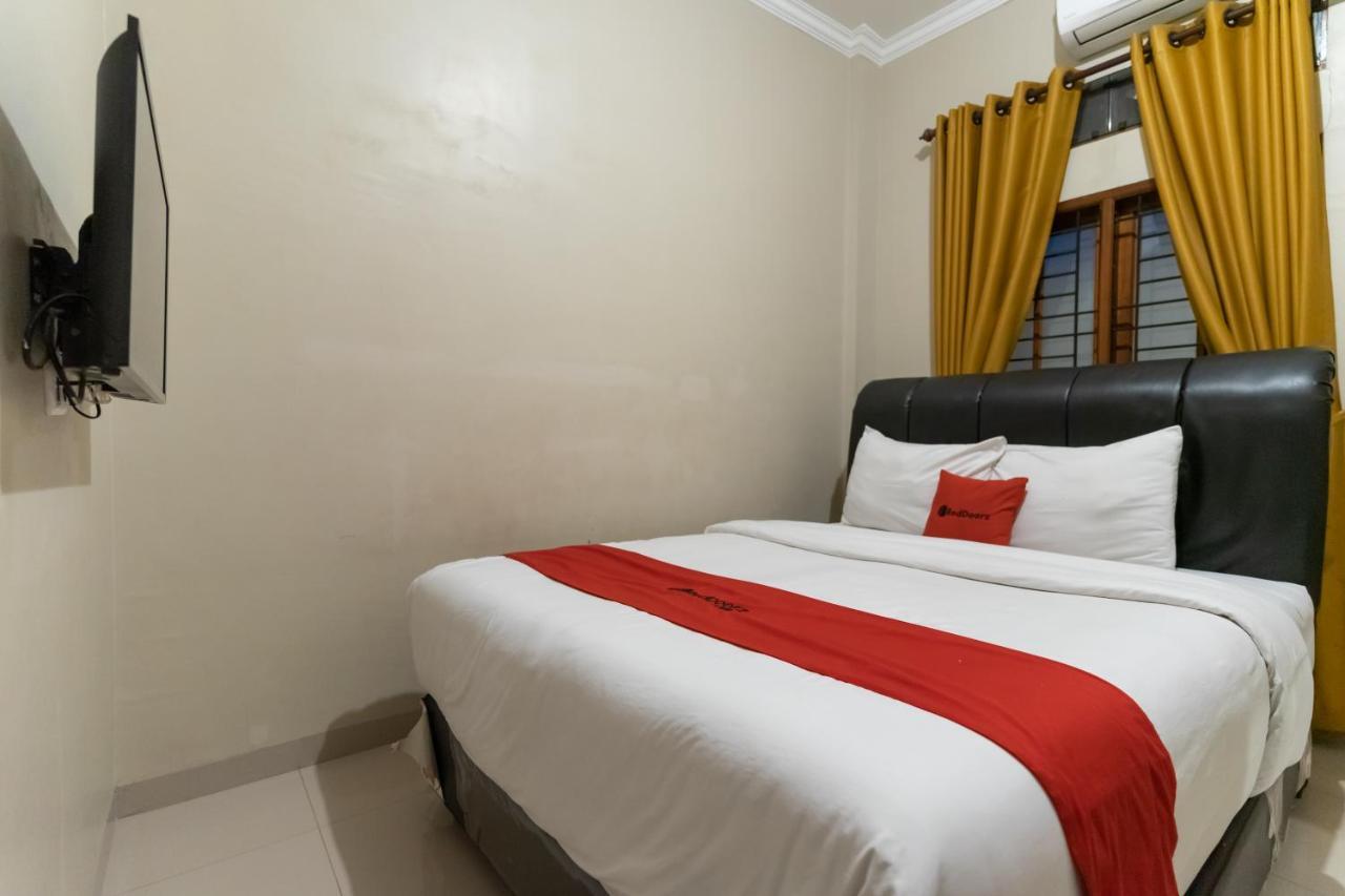 Reddoorz At Joyce Guest House ميدان المظهر الخارجي الصورة