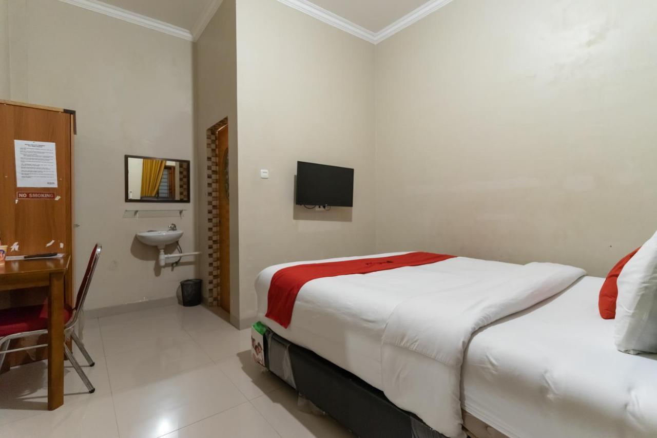 Reddoorz At Joyce Guest House ميدان المظهر الخارجي الصورة