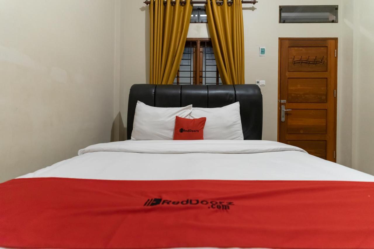 Reddoorz At Joyce Guest House ميدان المظهر الخارجي الصورة