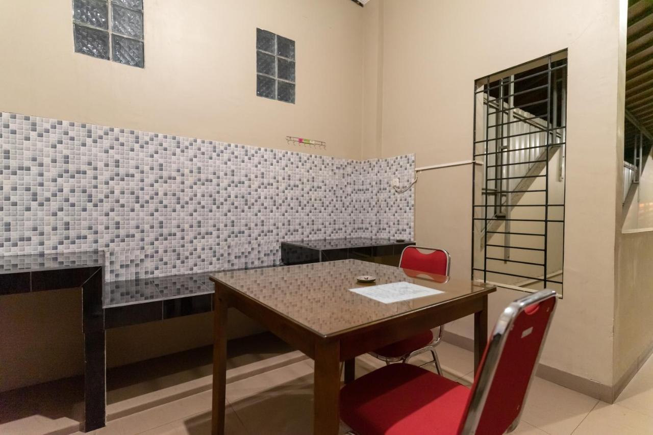 Reddoorz At Joyce Guest House ميدان المظهر الخارجي الصورة