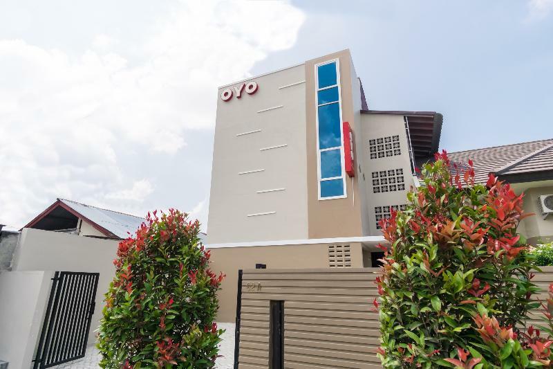 Reddoorz At Joyce Guest House ميدان المظهر الخارجي الصورة